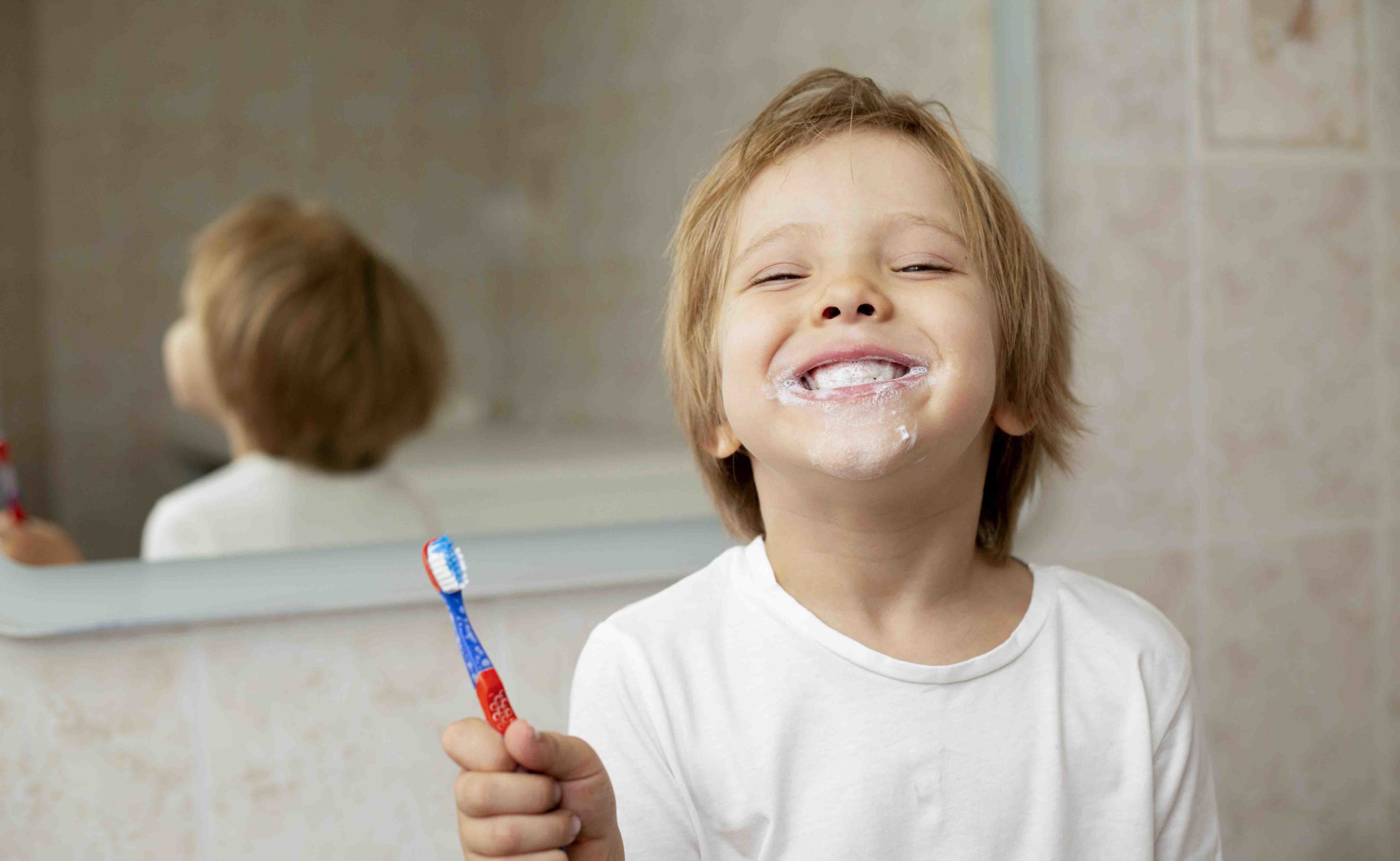 Do your teeth. Чистим зубы!. Школьник чистит зубы. Ребенок чистит зубы.